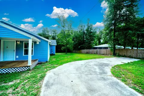 607 N Pear St, Chipley, FL 32428 photo 2