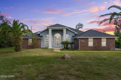 1206 E 26th St, Lynn Haven, FL 32444