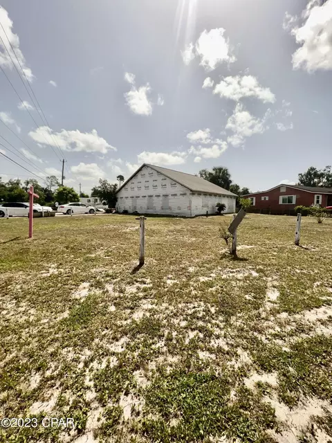 2411 W 17th St, Panama City, FL 32405