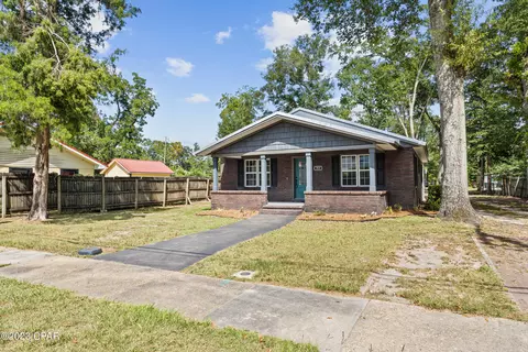 717 Sinclair St, Chipley, FL 32428 photo 2