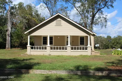 906 W W Banfill Ave, Bonifay, FL 32425
