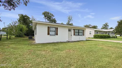 8181 Bruce St, Sneads, FL 32460