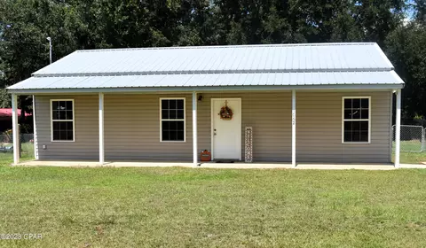 1062 White Ave, Graceville, FL 32440