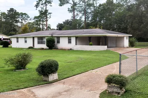 5391 Cherry St, Graceville, FL 32440