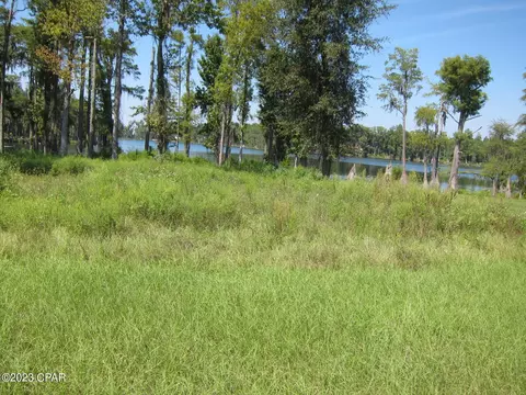 977 Strickland Rd, Marianna, FL 32446