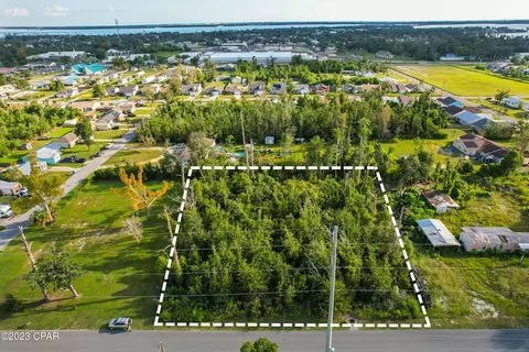 5326 Lake Dr, Panama City, FL 32404