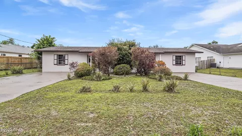 123 125 Keystone Plz, Panama City, FL 32404