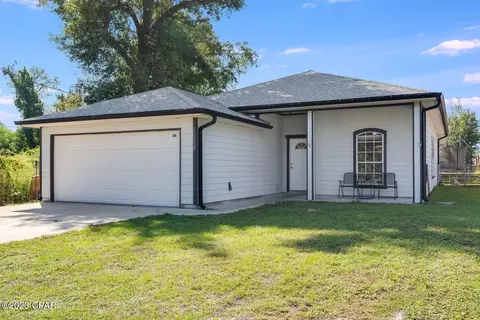 1524 1st St, Southport, FL 32409
