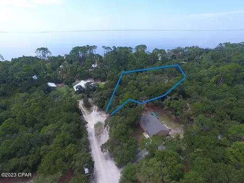 21 Tomahawk Cir, East Point, FL 32328
