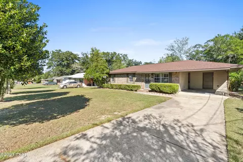 555 Davis St, Chipley, FL 32428