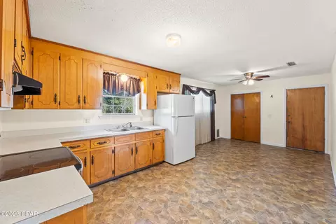 555 Davis St, Chipley, FL 32428 photo 7