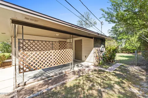 555 Davis St, Chipley, FL 32428 photo 4