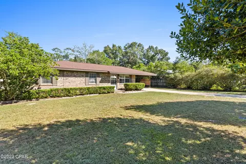 555 Davis St, Chipley, FL 32428 photo 3