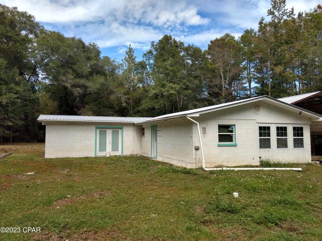 720 Palmer Dr, Caryville, FL 32427