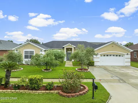 111 Cottonwood Cir, Lynn Haven, FL 32444