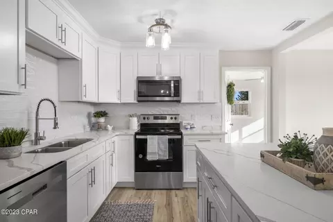 102 S Kimbrel Ave, Panama City, FL 32404
