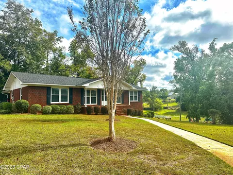 2946 Wynn St, Marianna, FL 32446