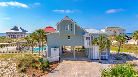 1224 E Gulf Beach Dr, Eastpoint, FL 32328