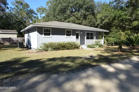 26 E Sadler Cir, Freeport, FL 32439