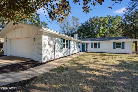 1 Timberland Way, Fort Walton Beach, FL 32548