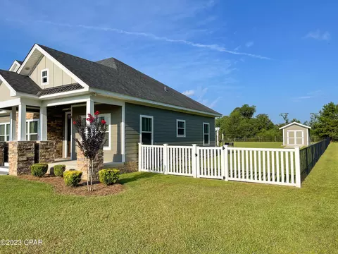 558 Lakepointe Dr, Chipley, FL 32428 photo 9