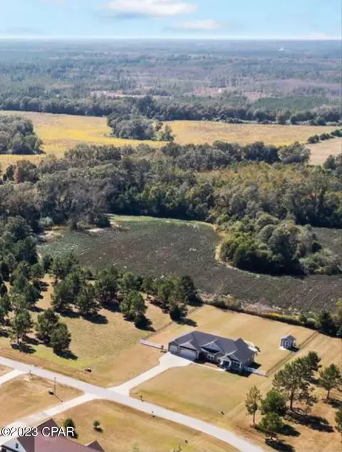 558 Lakepointe Dr, Chipley, FL 32428 photo 2