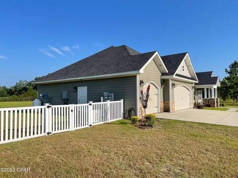 558 Lakepointe Dr, Chipley, FL 32428 photo 5