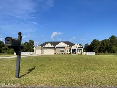 558 Lakepointe Dr, Chipley, FL 32428