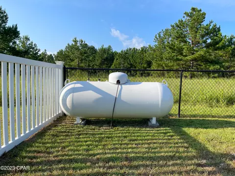 558 Lakepointe Dr, Chipley, FL 32428 photo 8