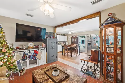 855 Earl St, Chipley, FL 32428 photo 4