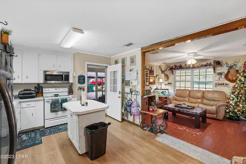 855 Earl St, Chipley, FL 32428 photo 9