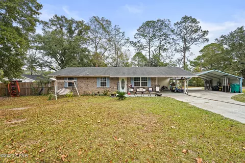 855 Earl St, Chipley, FL 32428