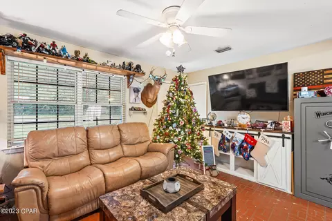 855 Earl St, Chipley, FL 32428 photo 2