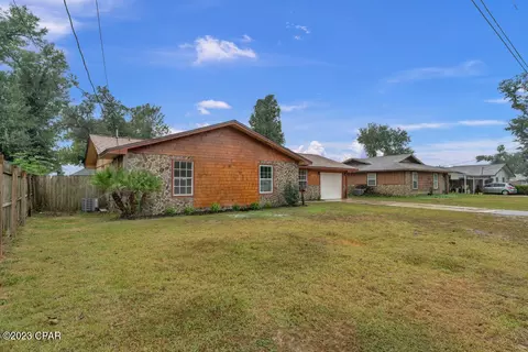 5940 Lake Dr, Panama City, FL 32404