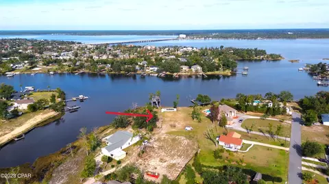 1002 E 8th St, Lynn Haven, FL 32444