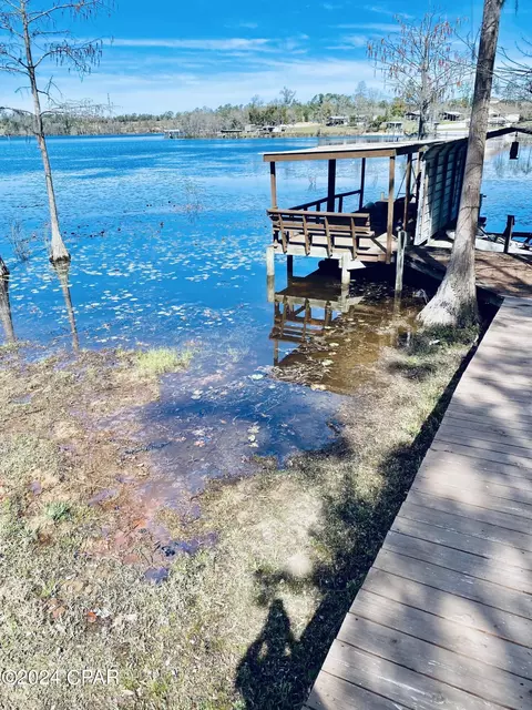 2690 Lakeview Cir, Alford, FL 32420