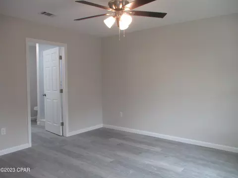 4064 Yorkshire Dr, Chipley, FL 32428 photo 8