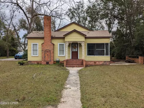 659 2nd St, Chipley, FL 32428 photo 4
