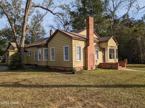 659 2nd St, Chipley, FL 32428