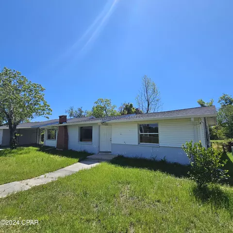 5136 Lake Dr, Panama City, FL 32404