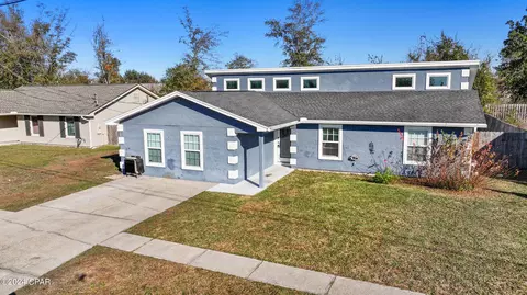 806 E Pine Forest Dr, Lynn Haven, FL 32444