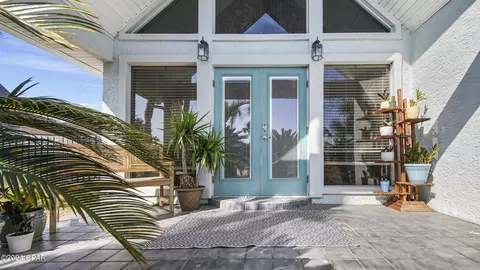422 Wahoo Rd, Panama City Beach, FL 32408