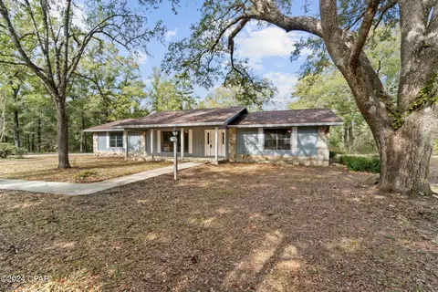 2730 Traverse Dr, Vernon, FL 32462