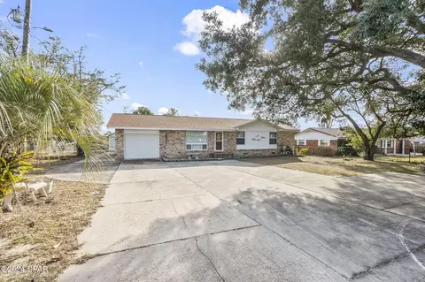 7420 Little Creek Cir, Southport, FL 32409