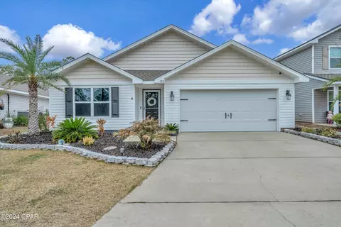 108 Crenshaw St, Southport, FL 32409