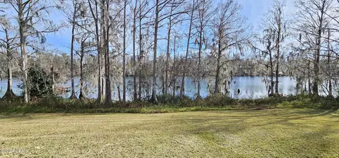4988 Flynt Dr, Marianna, FL 32446