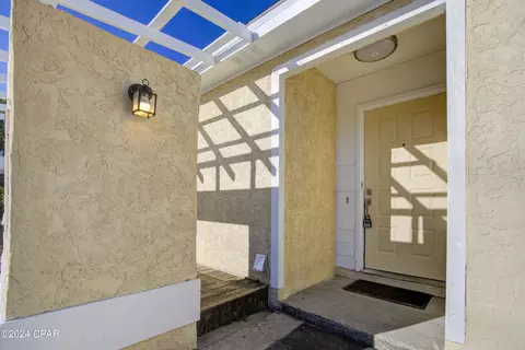8518 N Lagoon Dr, Panama City Beach, FL 32408