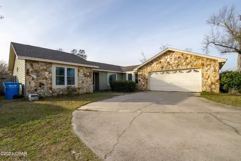 172 Derby Woods Dr, Lynn Haven, FL 32444