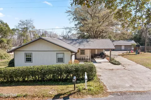 601 Pear St, Chipley, FL 32428