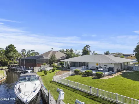 383 Wahoo Rd, Panama City Beach, FL 32408